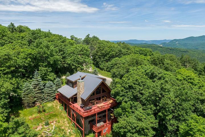 Pet Friendly Carolina Lookout with 10 Minutes to Downtown Boone