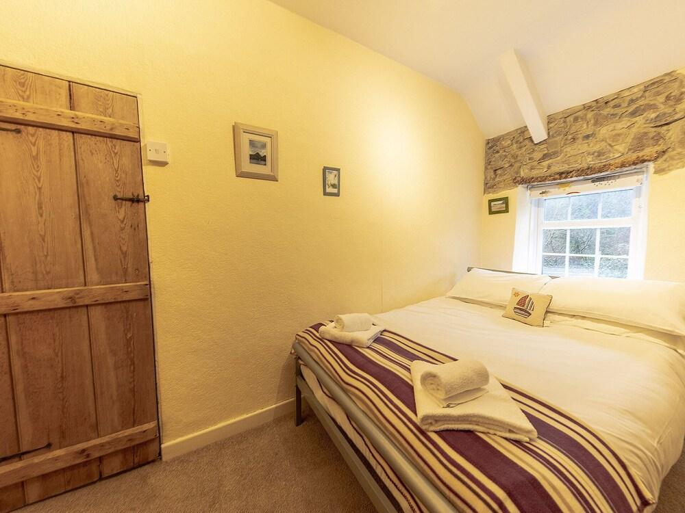 Pet Friendly 200 Year Old Cottage - Short Walk to the Beach