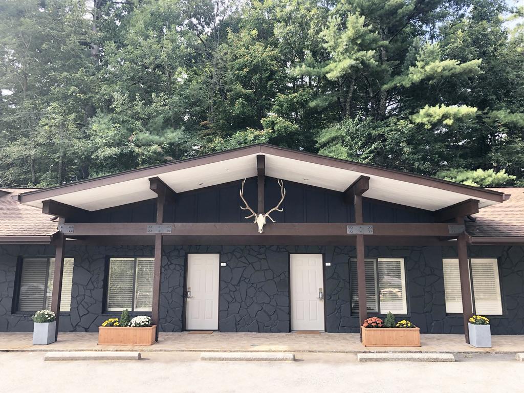 Hotel Cashiers Pet Policy