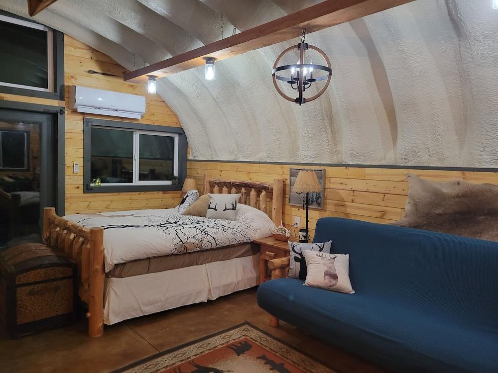 Pet Friendly Luxurious Cabin in the Woods with Mountain Views