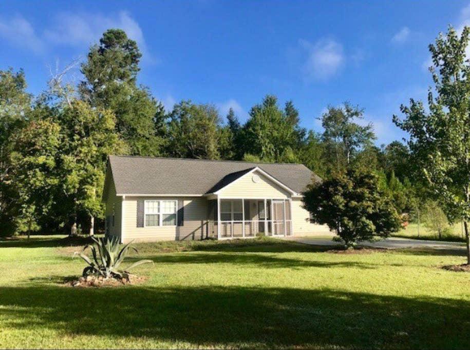 Loris Airbnb Rentals Pet Policy