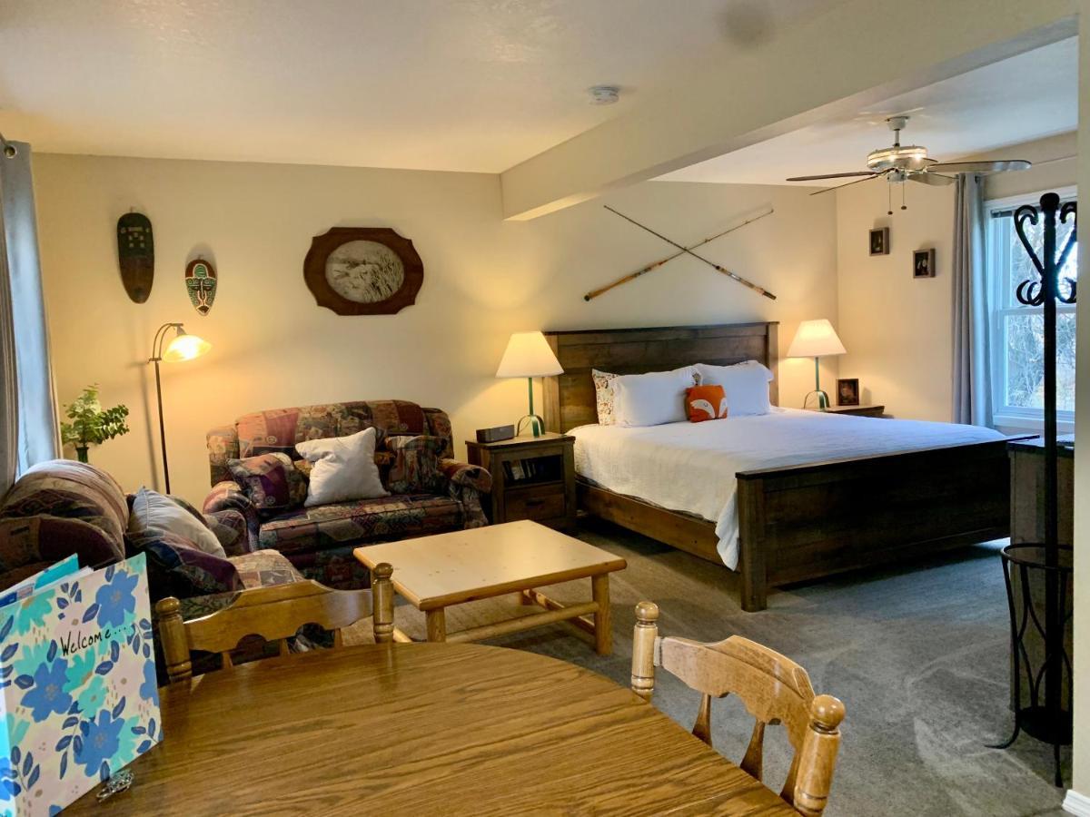 Pet Friendly Fox Hollow Inn