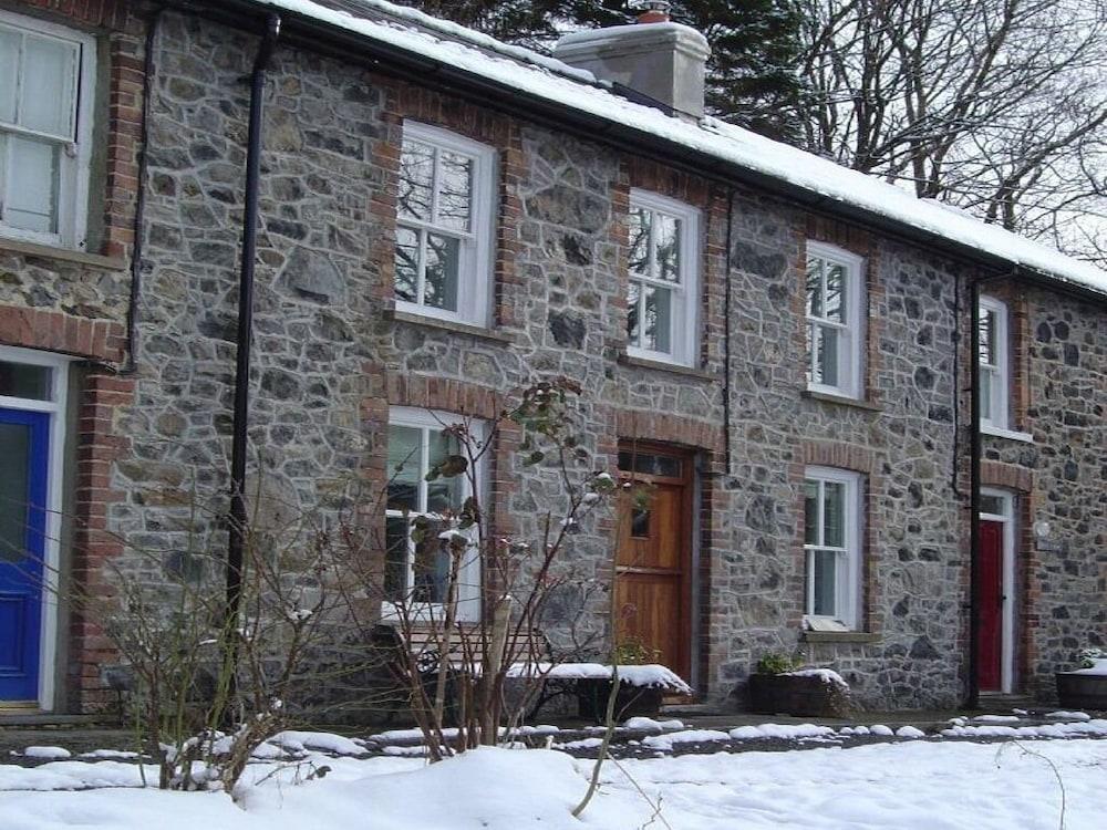 Pet Friendly Bronfelin and Troed y Rhiw Holiday Cottages