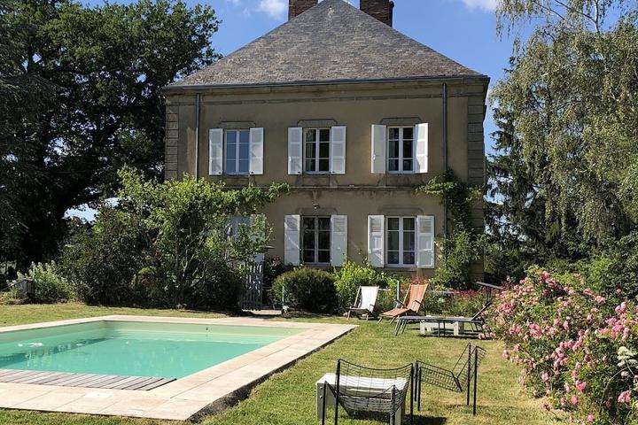 Pet Friendly Charming House in Southern Burgundy with Pool
