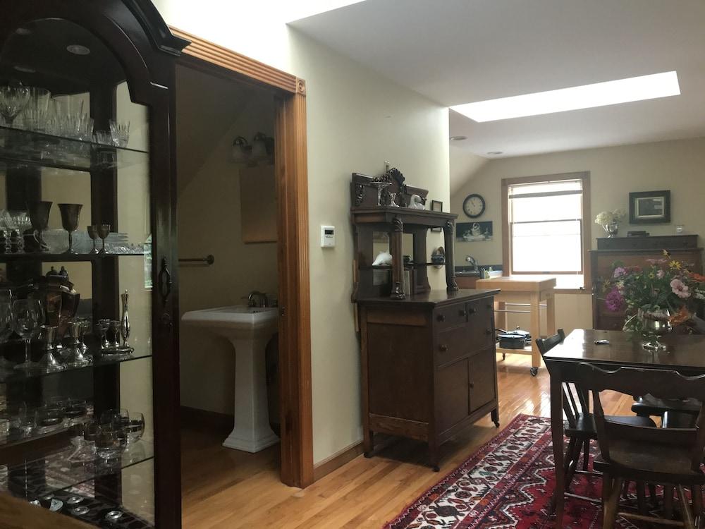 Carriage House Hideaway in Middle of Chestertown Pet Policy