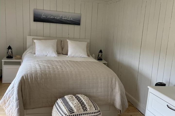 Pet Friendly House 2-Minute Drive From Borgot Lighthouse