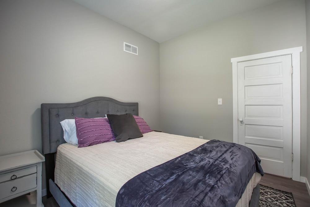 Charming Manhattan Bungalow Pet Policy