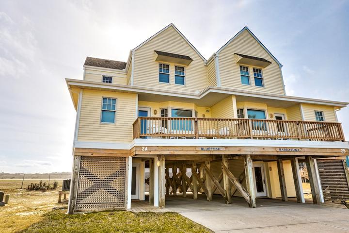 Pet Friendly Sunny Townhouse with Ocean View & Pool Access