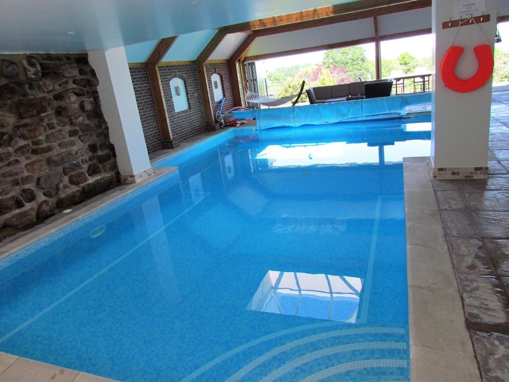 Pet Friendly Cottage with Large Private Swimming Pool