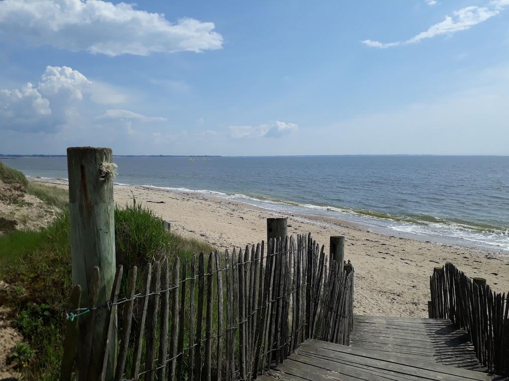 Seaside Holiday House with Pool Pet Policy