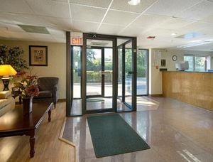 Pet Friendly Hotels In Woodstock Il Bringfido