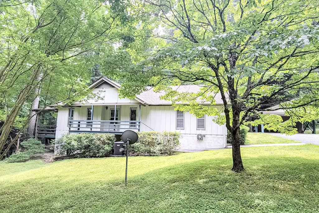 DogFriendly Home Near Smokies & Dollywood Pet Policy