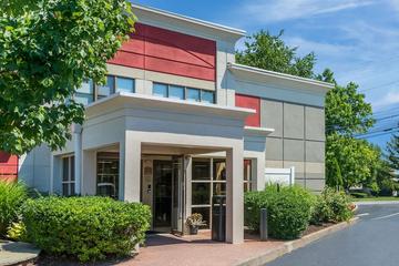 Inn at Chocolate Ave SureStay Collection by Best Western Pet Policy