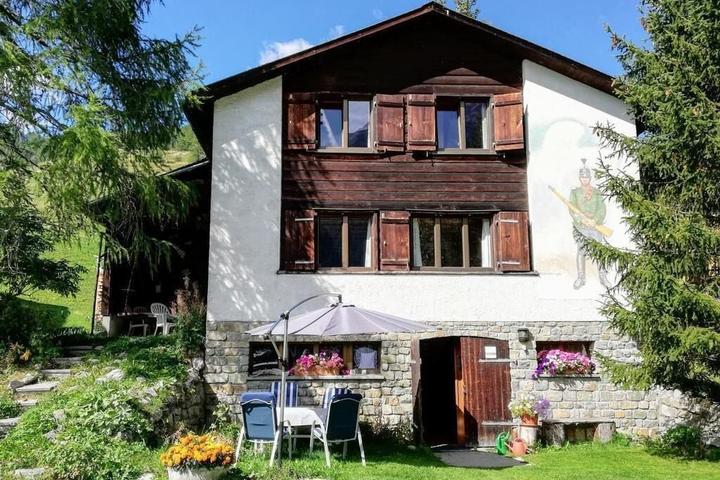 Pet Friendly 3BR Holiday House in Madulain