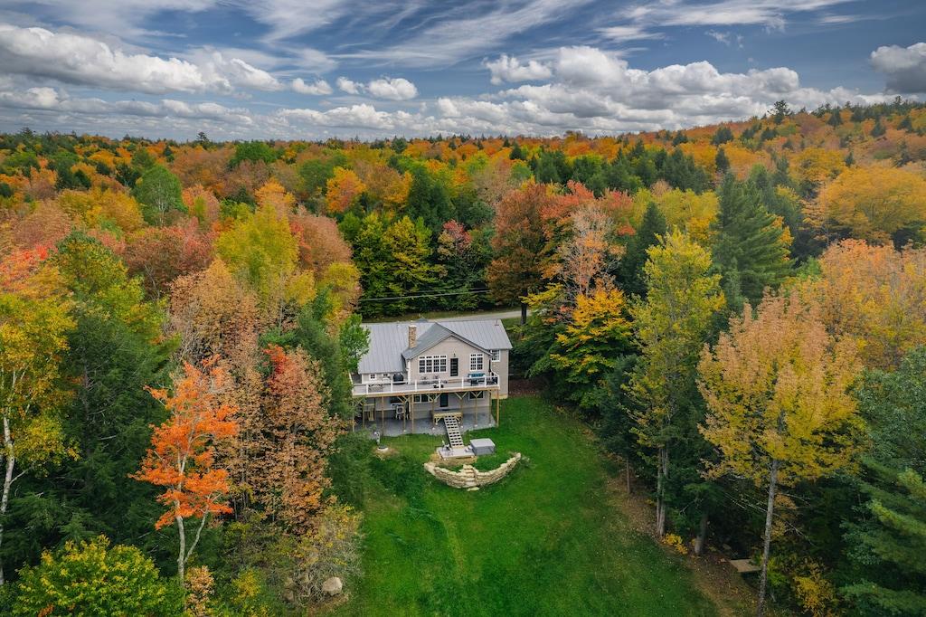 Pet Friendly Luxury Home with Hot Tub Near Quechee Amenities