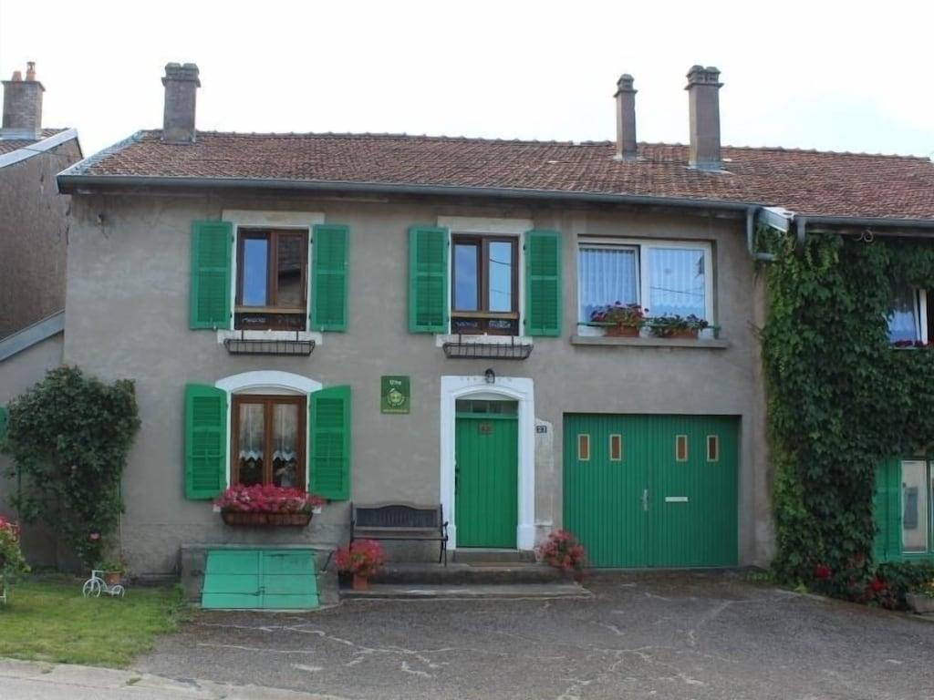 Pet Friendly Inn Reherrey with 4 Bedrooms for 6 People