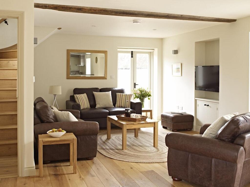 Pet Friendly Orchard Cottage at Manor Farm Courtyard Cottages