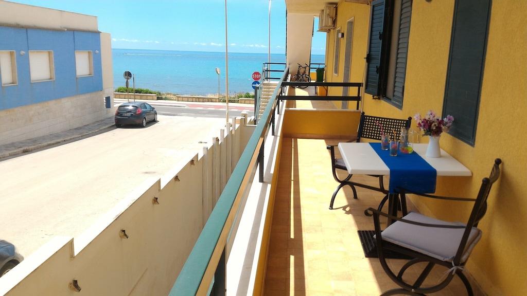 Pet Friendly Comfortable Apartment with Sea View