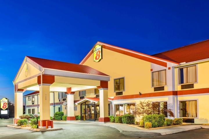 Pet Friendly Super 8 by Wyndham Morristown/South