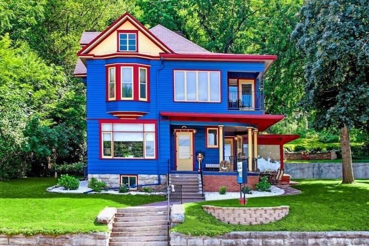 Pet Friendly Great River Road - Victorian Historic Home (1898)