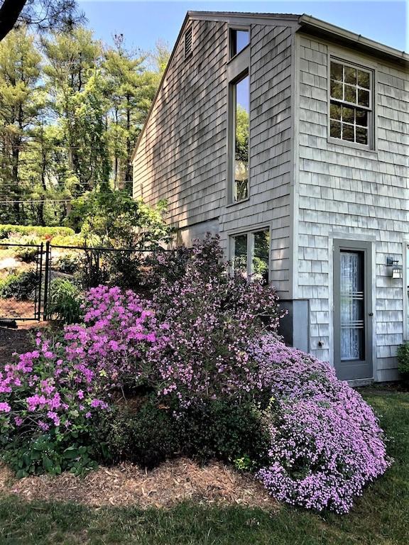 Romantic Berkshires Cottage Pet Policy