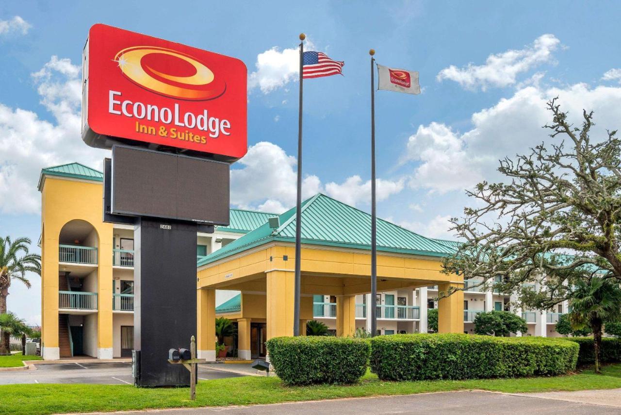 Econo Lodge Inn and Suites Foley Pet Policy
