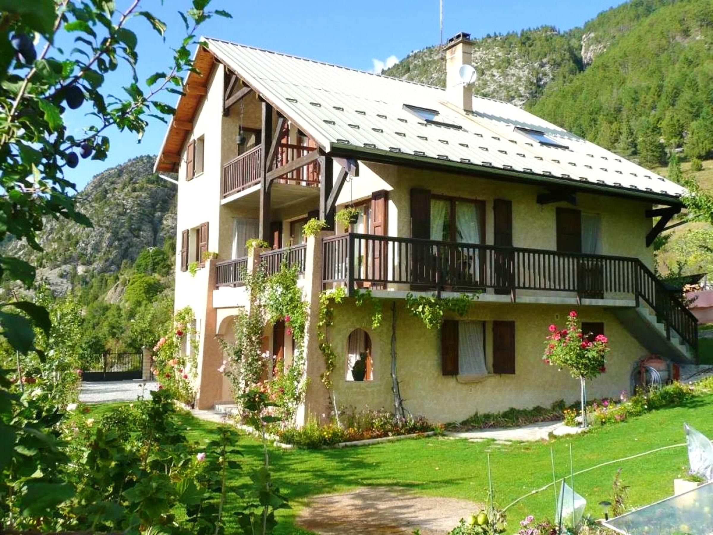 Pet Friendly 1BR Apt in Saint-Crepin With Garden in Mountains