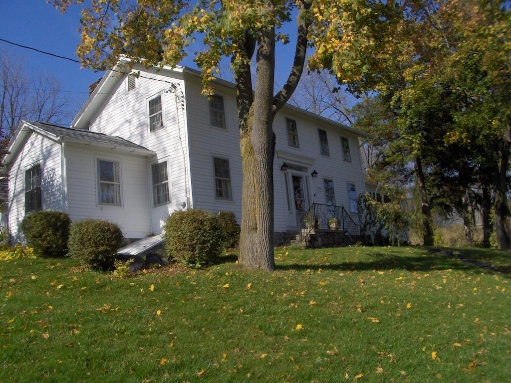 Canandaigua Lake Farmhouse Pet Policy