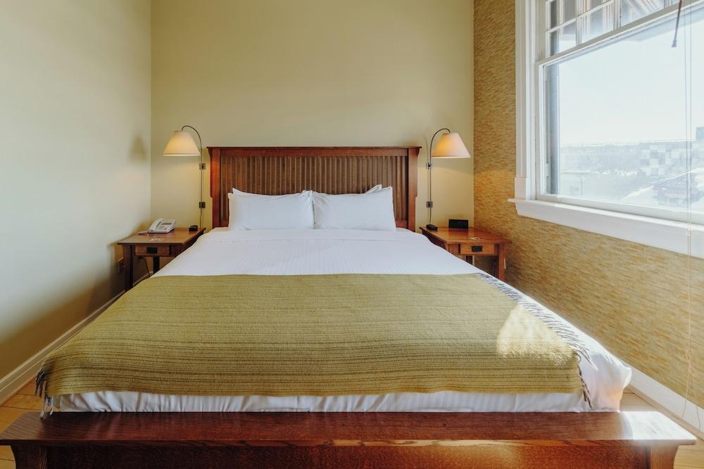 Pet Friendly Foster's Inn