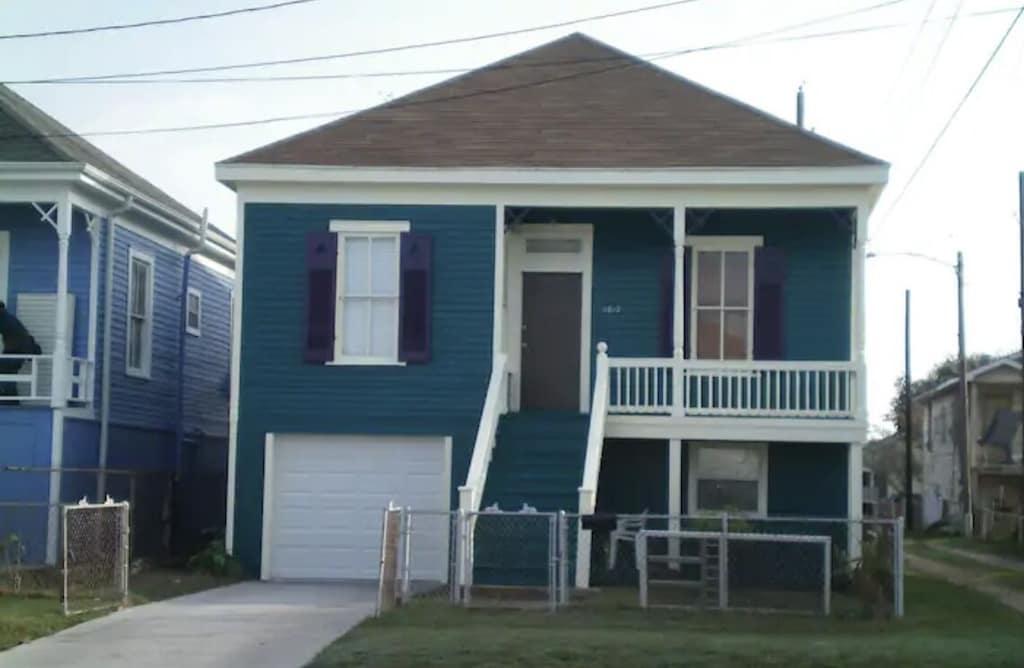 Dolphin Run Pet Policy