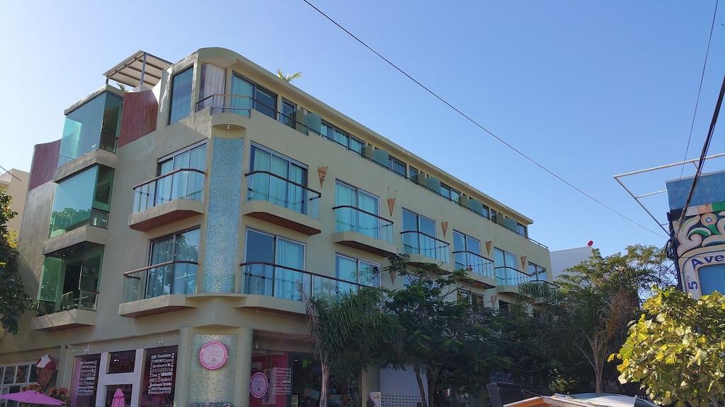 Pet Friendly 3BR Condo on 5th Ave 2 Blocks to the Beach