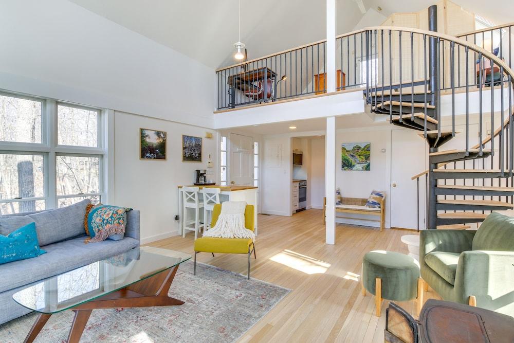 Pet Friendly Dreamy Hudson Valley Cottage With State Park Views
