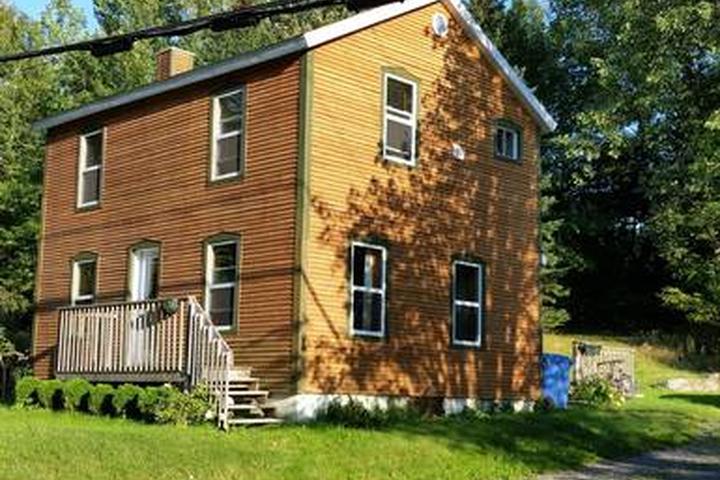 Pet Friendly Hotels in Sutton, QC - BringFido