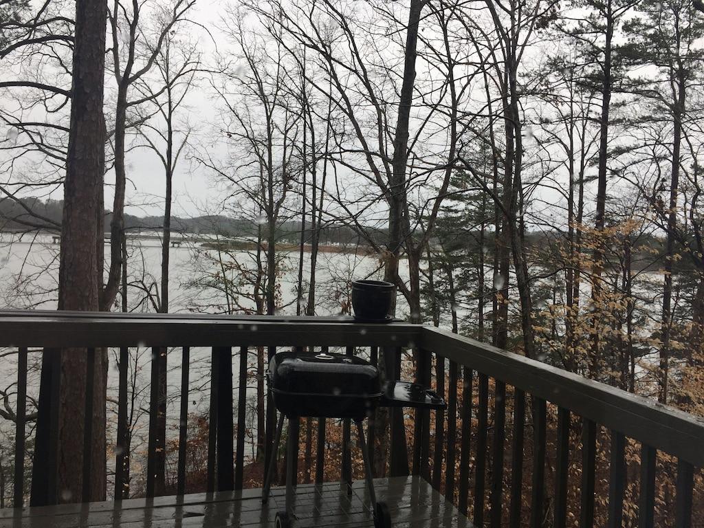 3BR Cabin on Lake Lanier Pet Policy