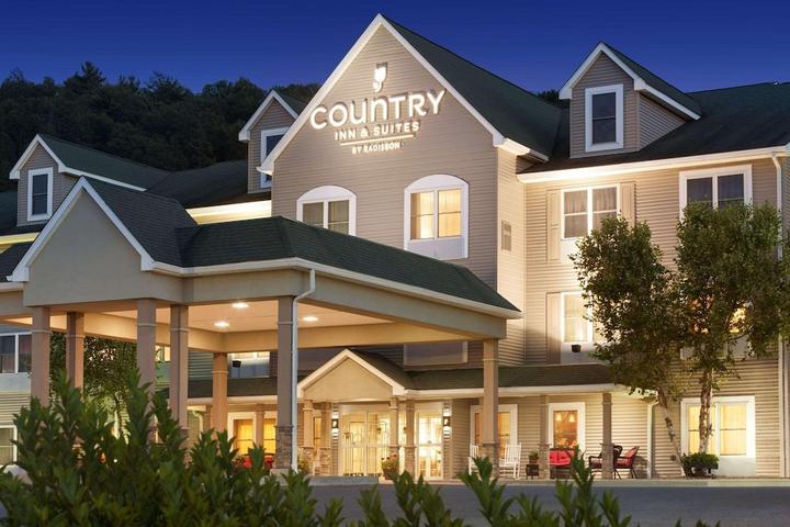 Pet Friendly Country Inn & Suites by Radisson Lehighton (Jim Thorpe) PA