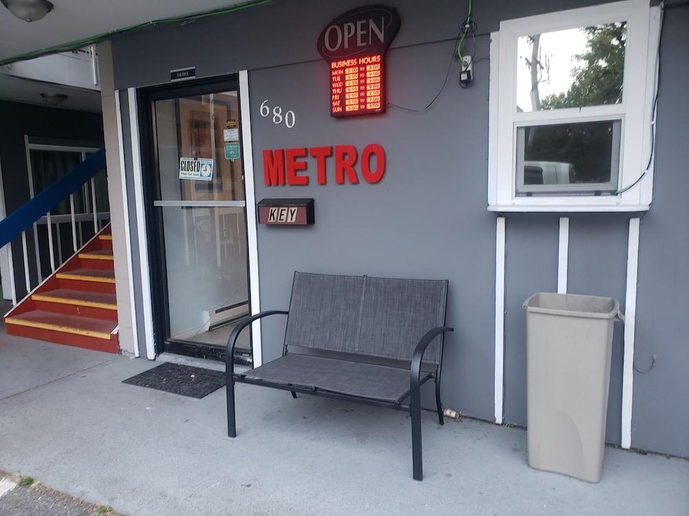 Pet Friendly Metro Inn
