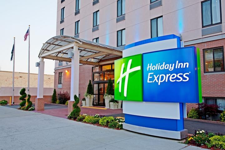 Pet Friendly Holiday Inn Express Brooklyn an IHG Hotel