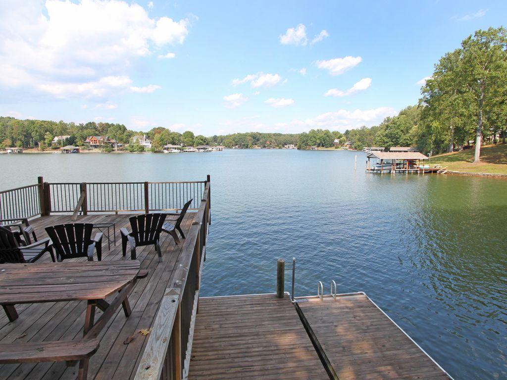 Smith Mountain Lake Home 4 Bedrooms Pet Policy