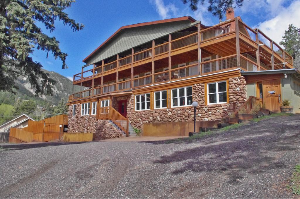 Pet Friendly Hotels & Resorts in Green Mountain Falls, CO BringFido