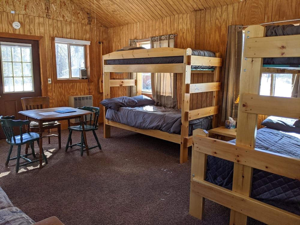 Pet Friendly Rustic Retreat Cabin
