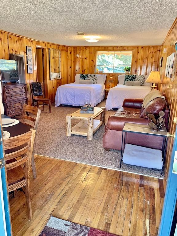 Mountain View Lodge Red River Suite Pet Policy