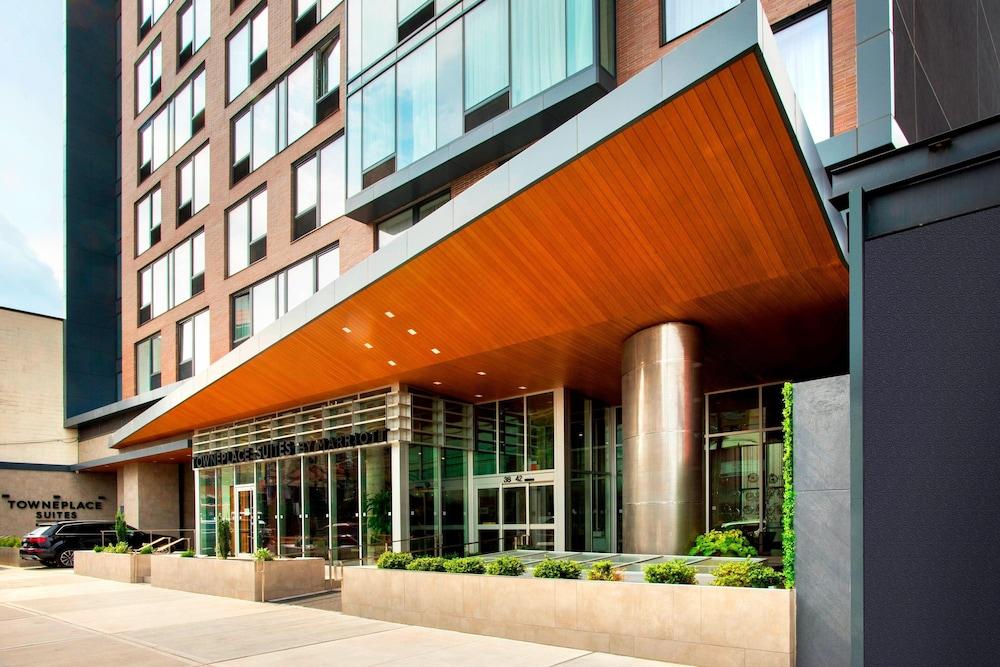 Pet Friendly TownePlace Suites New York Long Island City/Manhattan View