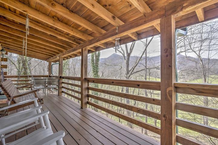 Pet Friendly Serene Cabin in the Smokies With 2 Decks & Hot Tub