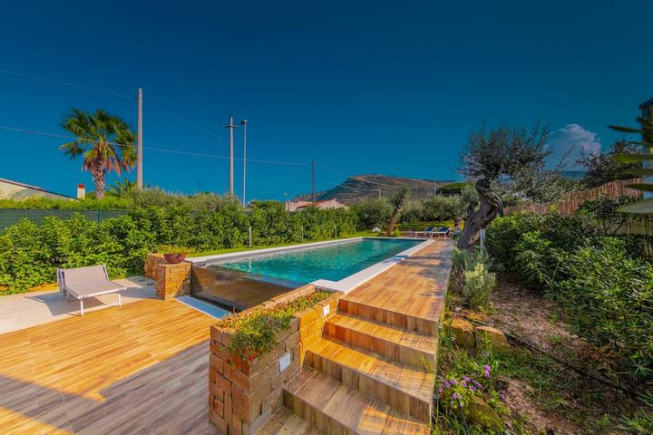 Pet Friendly Villa Monica with Private Pool