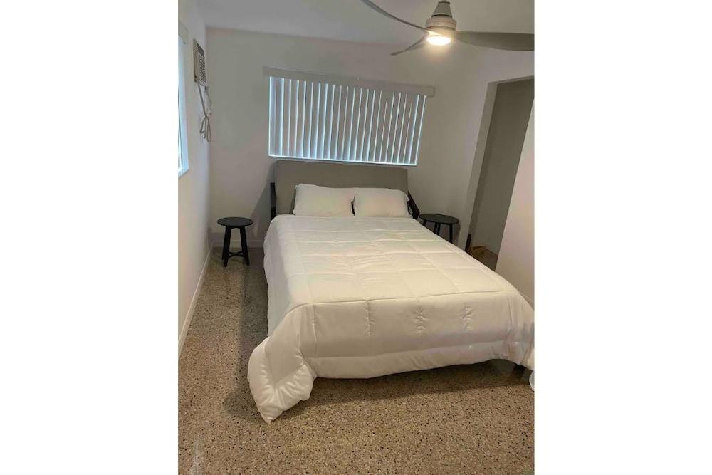 Cheerful Waterfront Mid Mod in Hudson Beach Pet Policy