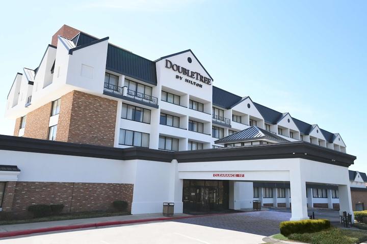 Pet Friendly DoubleTree by Hilton Baltimore North - Pikesville
