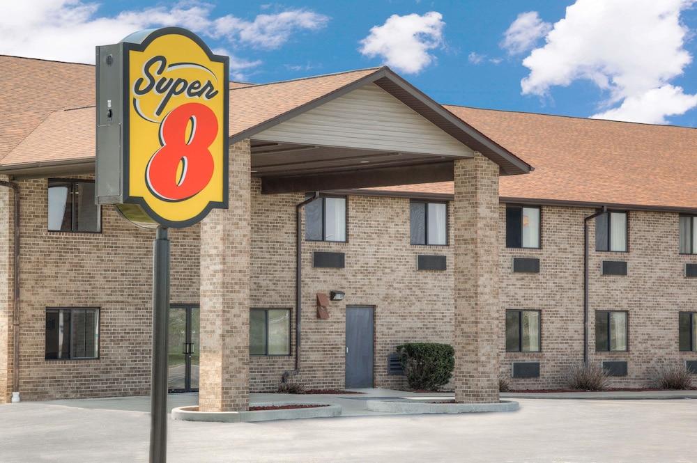Pet Friendly Super 8 by Wyndham Gas City Marion Area