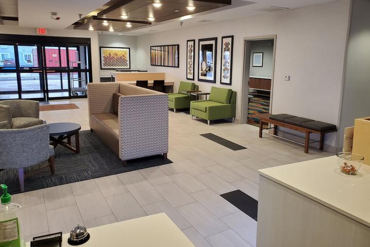 Pet Friendly Holiday Inn Express & Suites Junction City an IHG Hotel