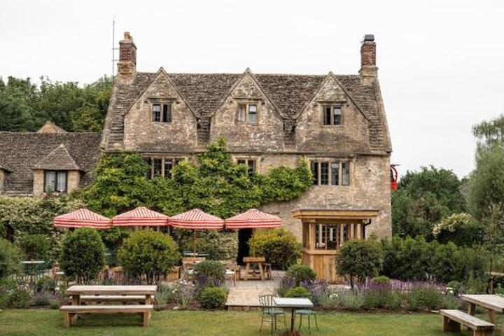 Pet Friendly The Double Red Duke Cotswolds