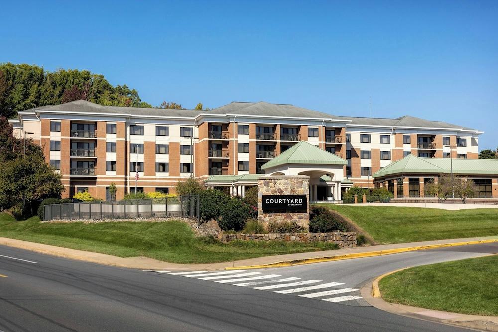 Pet Friendly Courtyard by Marriott Newark University of Delaware